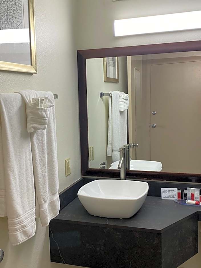 Ramada by Wyndham Albuquerque Midtown