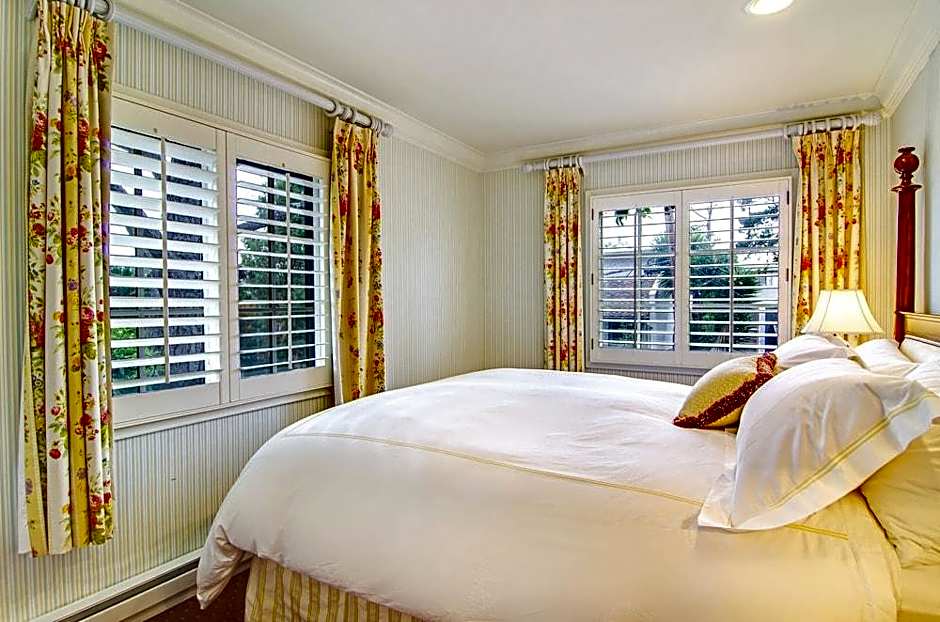 Photo 1 of 2 of Standard 1 Queen Bed