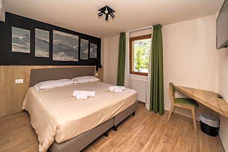 Superior Double or Twin Room with Mountain View