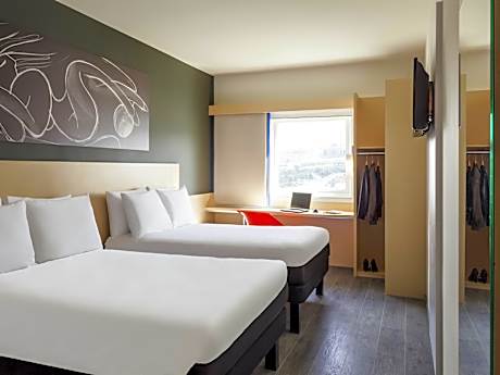 Standard Room with twin double beds