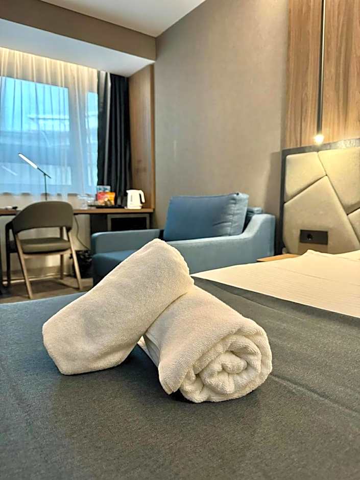 Lumière Hotel Pool & SPA