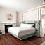 Garde and Warders Hotel