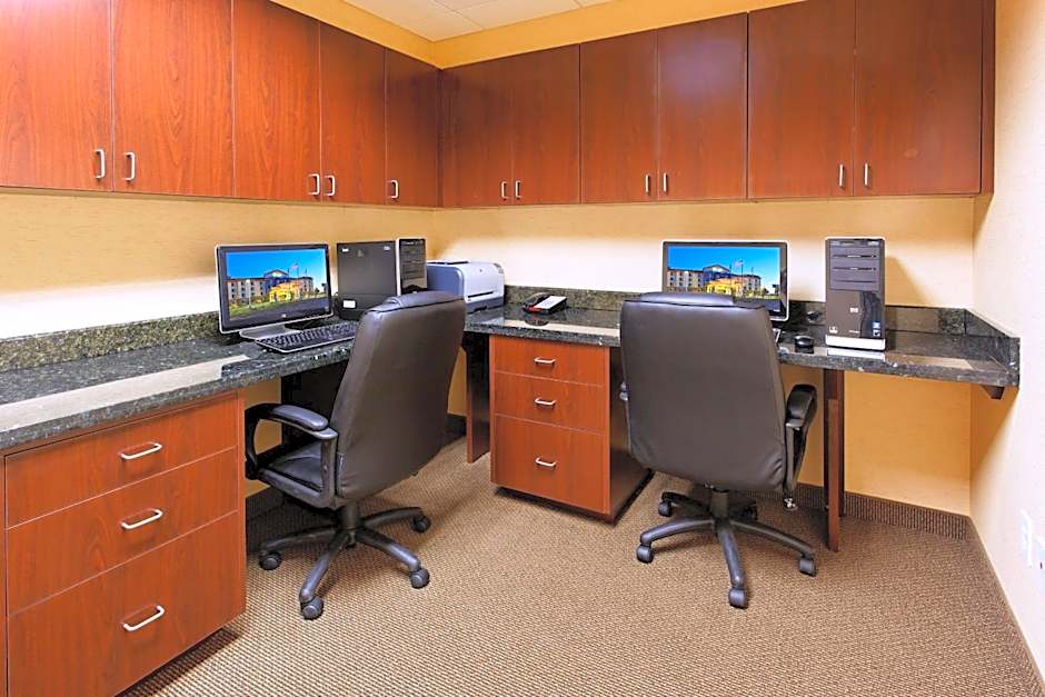 Holiday Inn Express & Suites Fresno Northwest-Herndon By IHG