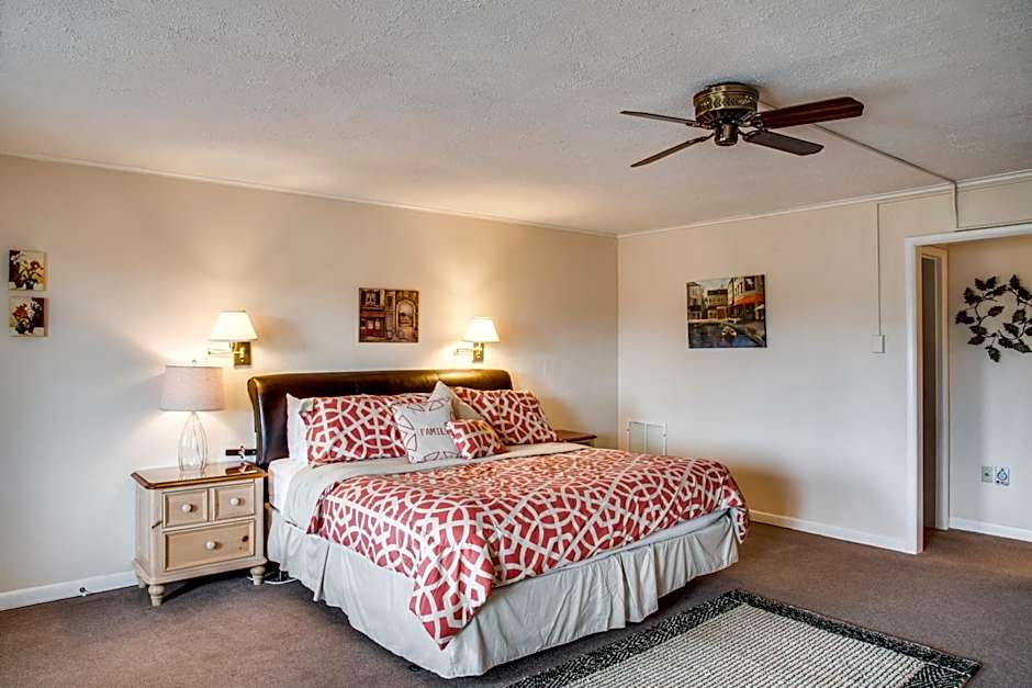 Cliff Dwellers Inn