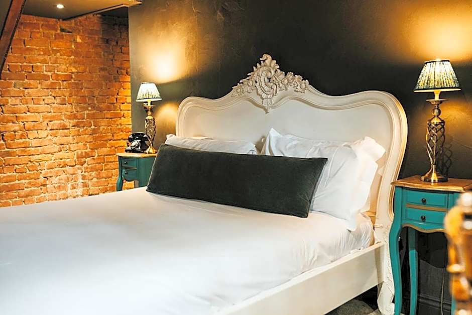 Le Petit Chateau & William de Percy