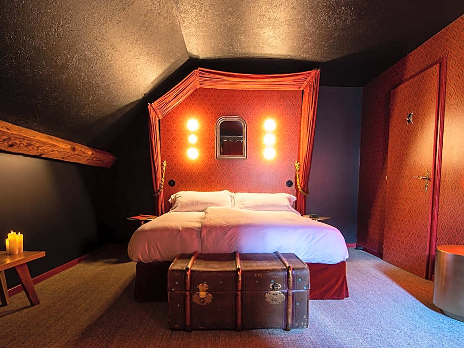 Peanut Medieval Lodge