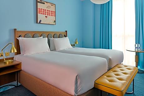 2 TWIN BED WITH COURTYARD VIEW