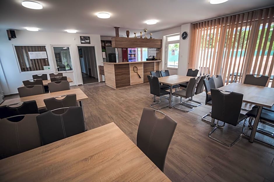 Tenisz Panzió - Baja