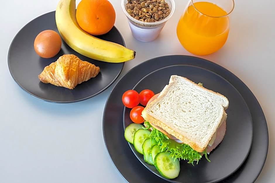 Hugo Apartment Hotel