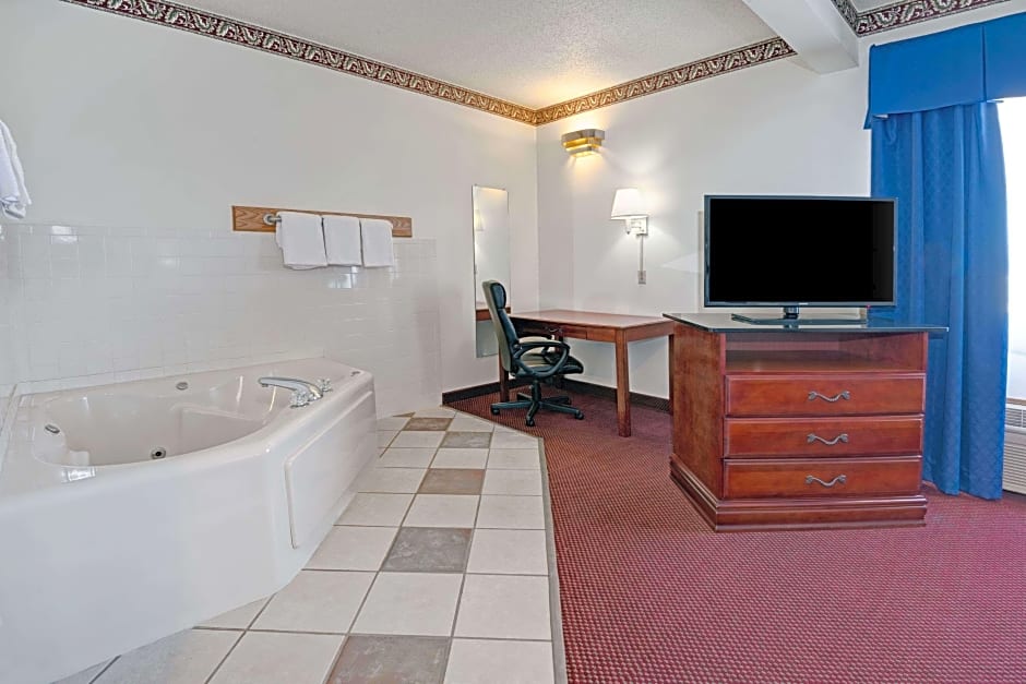 Photo 1 of 2 of 2 Queen Beds Suite