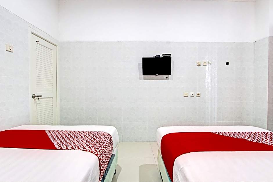 OYO 93011 Hotel Griya Lestari Pati 2