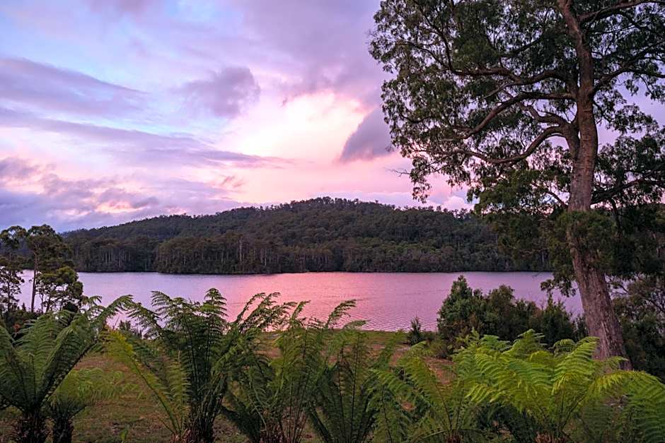 Tullah Lakeside Lodge