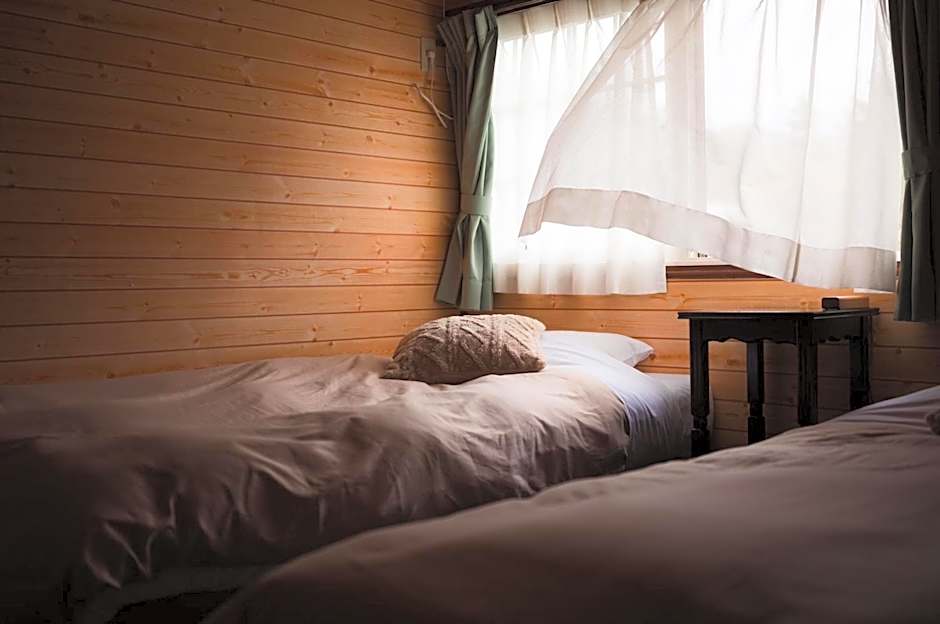 Hakuba Pension & Log Hotel Meteor