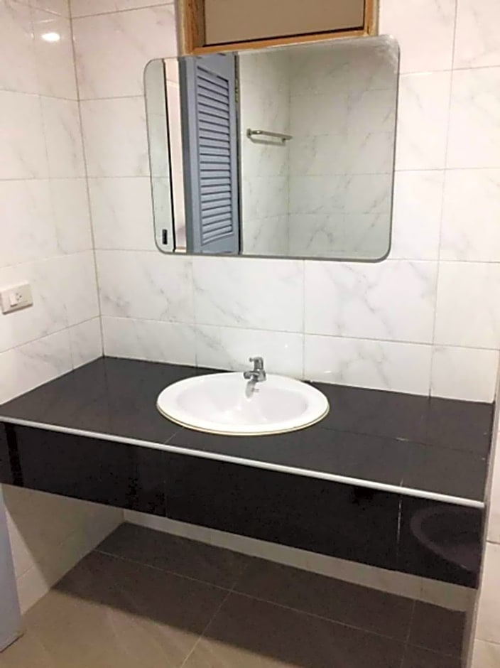 Wiangwalee Hotel by ZUZU