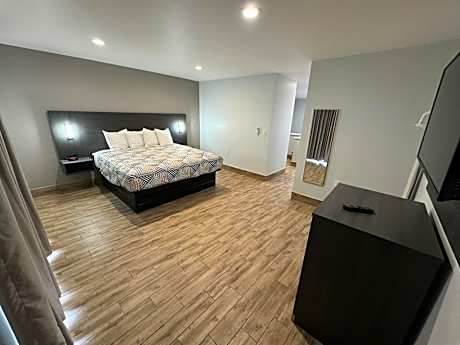 King Room with Roll-in Shower - Disability Access - Non-Smoking