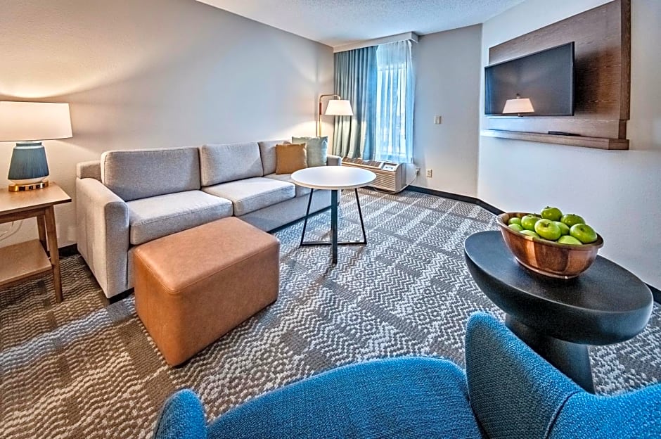 Staybridge Suites - Cedar Rapids North