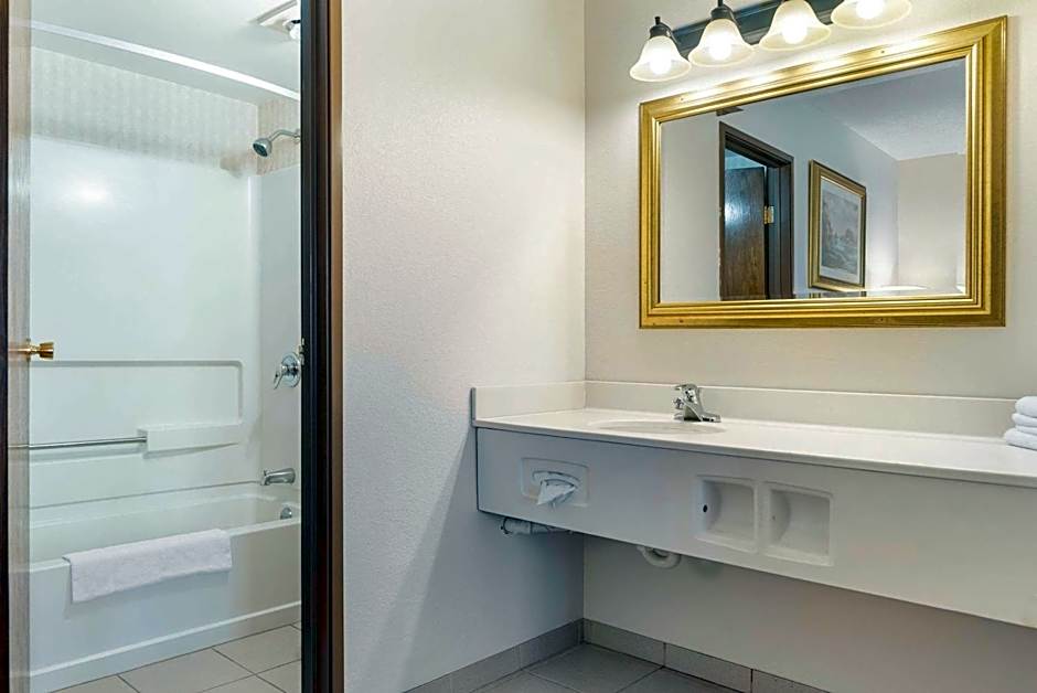 Quality Inn & Suites Manistique