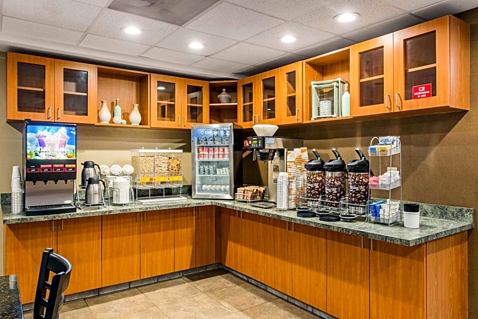Comfort Suites Wilmington near Downtown
