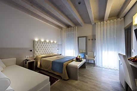Junior Suite (2 Adults)