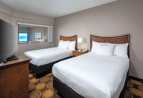 Suite-2 Double Beds Non-Smoking Balcony Ocean View Living Area Microwave And Refrigerator