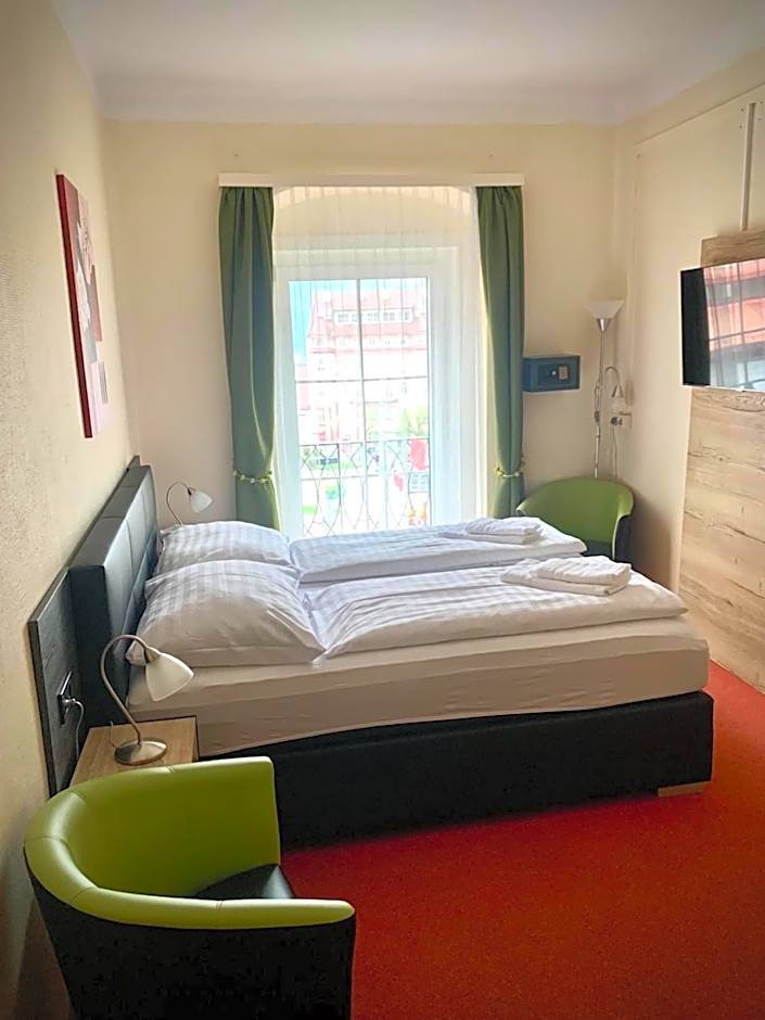Photo 1 of 8 of Double Room