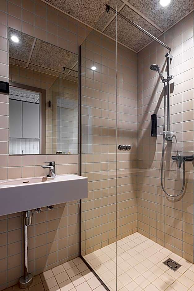 Hugo Apartment Hotel