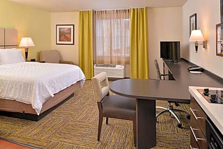 1 Queen Studio Suite Mobility Accessible Bath Tub Kitchen