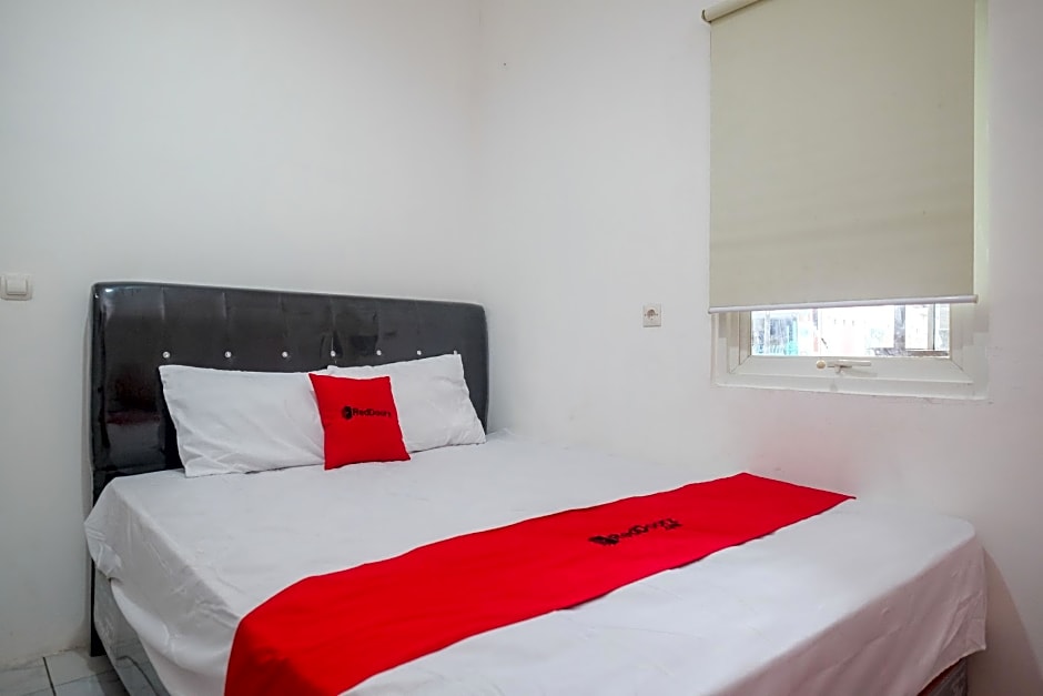 RedDoorz Hostel near Lawang Sewu Semarang