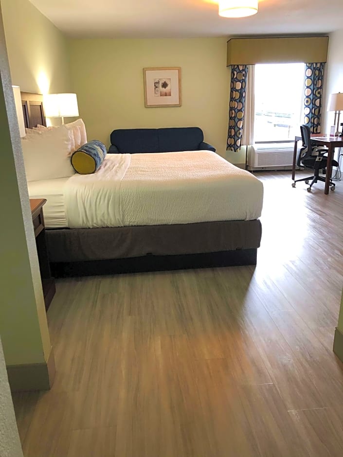 Photo 1 of 14 of Oversized 1 King Bed, Whirlpool