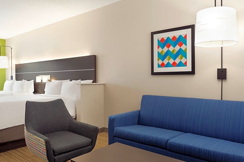 Holiday Inn Express Hotel & Suites Shawnee I-40, an IHG Hotel