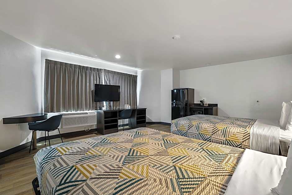 Studio 6 Suites Escondido, CA