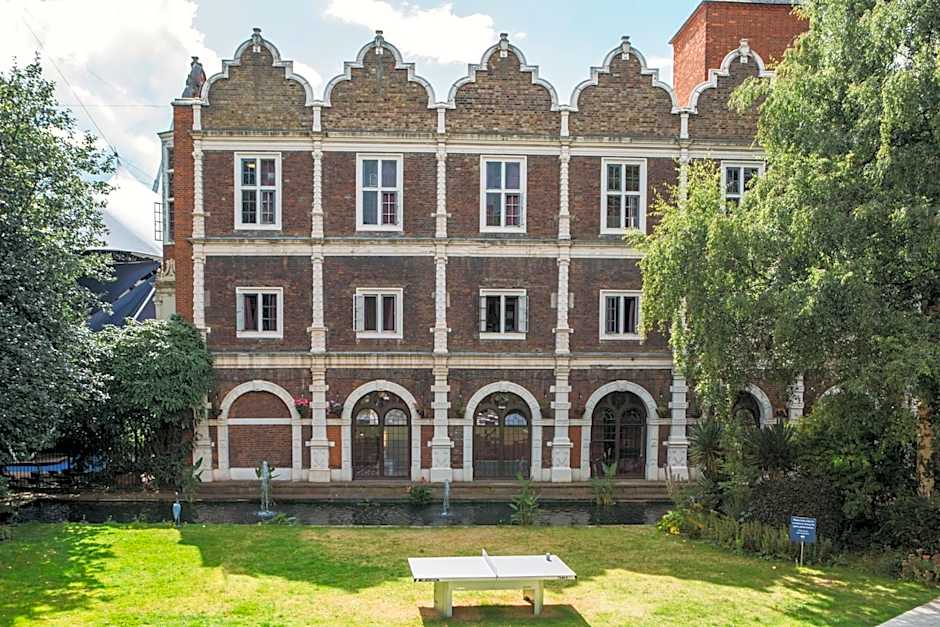 Safestay London Kensington Holland Park