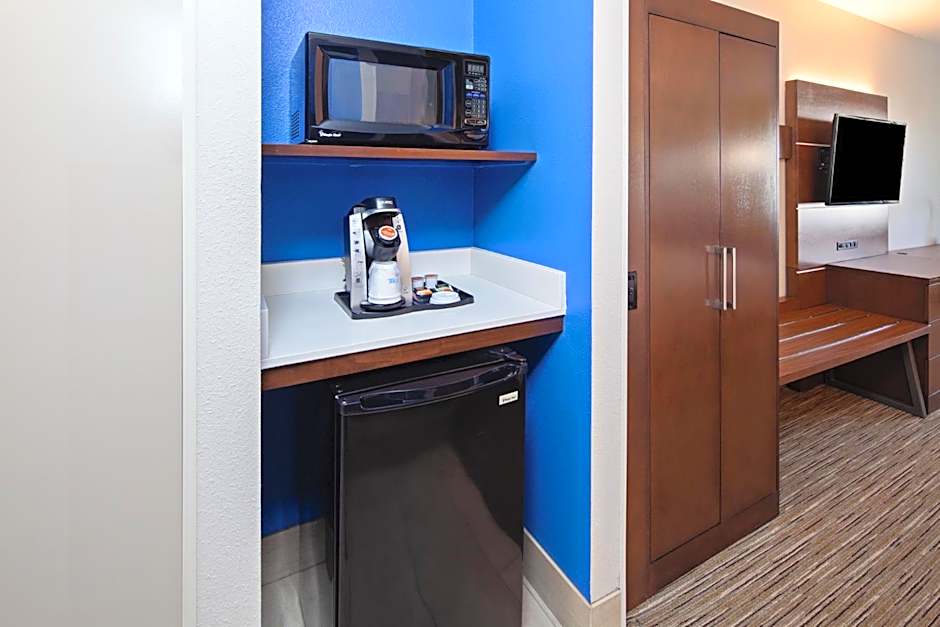 Holiday Inn Express & Suites Rancho Mirage By IHG