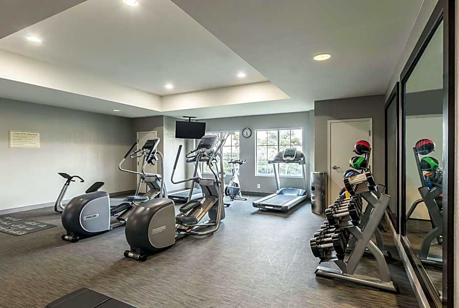 La Quinta Inn & Suites by Wyndham Arlington North Six Flags Drive