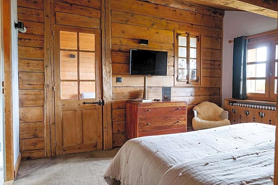 Photo 1 of 8 of Family Suite