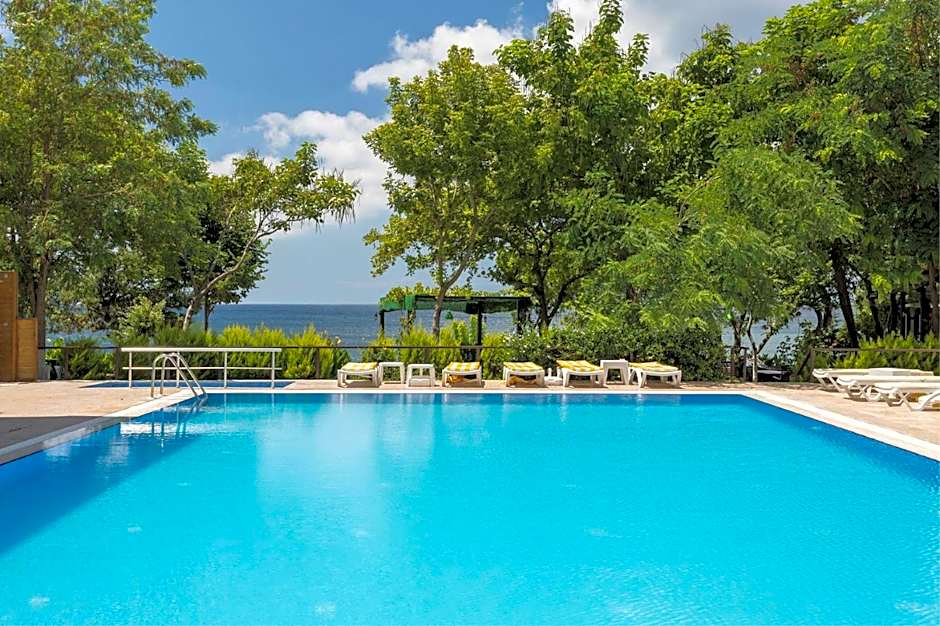 Troas Beach Hotel