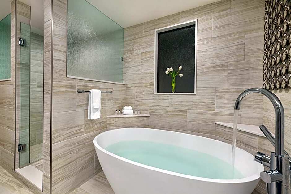 Delta Hotels by Marriott Helena Colonial