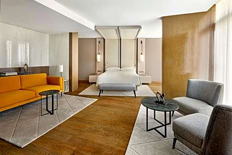 Diplomatic King Suite - Club Lounge Access