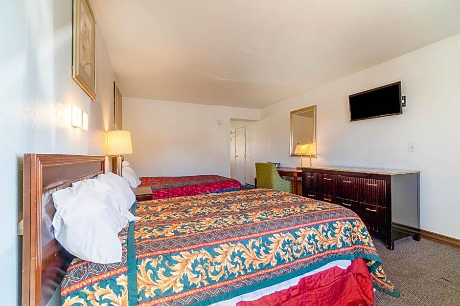 Castle Inn & Suites By OYO Chickasha