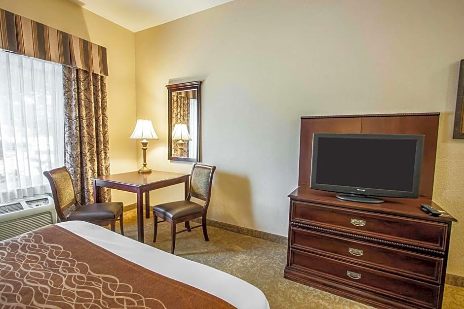 Comfort Inn & Suites McMinnville Wine Country