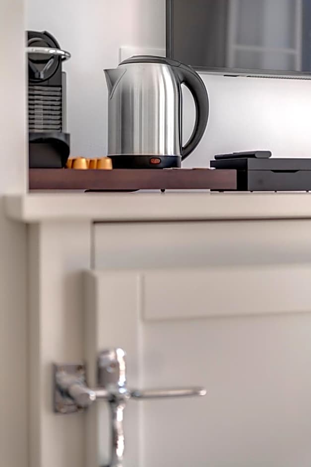 Skylight - 1873 Seafront Luxury Suites on the Harbor, City Center