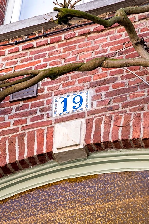 B&B West