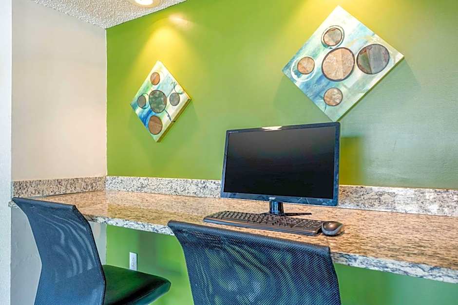 Quality Inn & Suites Leesburg Chain of Lakes