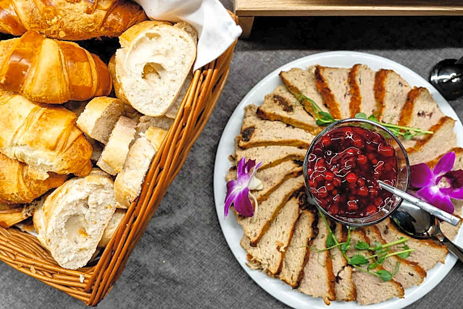 Hotel Mazurkowa & Wesela & Imprezy & Konferencje Jelenia Góra, obok restauracja Mazurkowa Chata