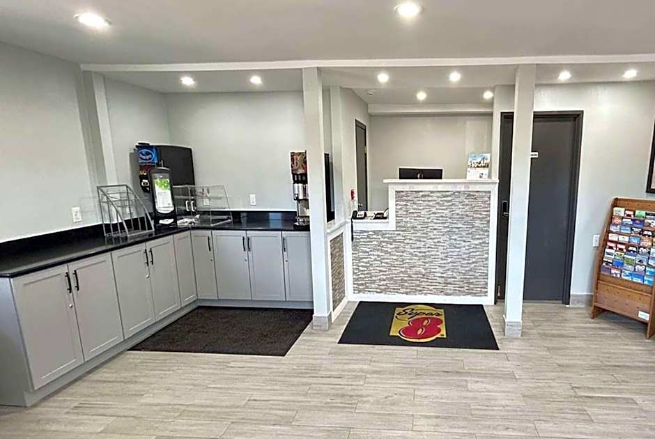 Super 8 by Wyndham Lewiston Auburn Area