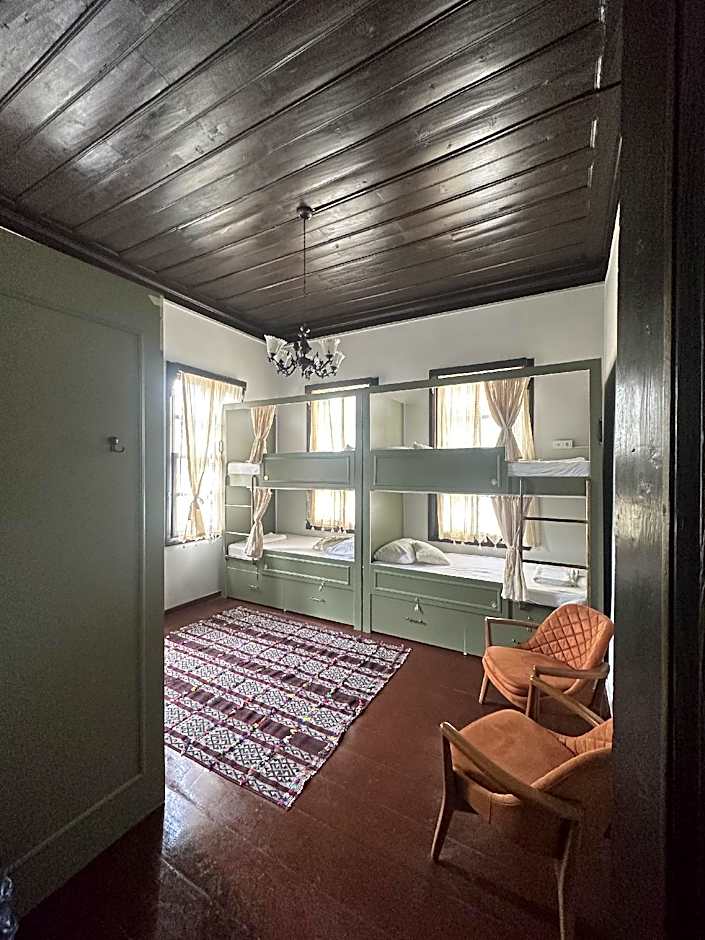 Lords Hostel & Pub – Antalya, NJ