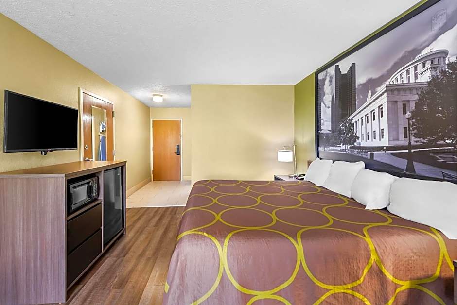 Super 8 by Wyndham Bellefontaine