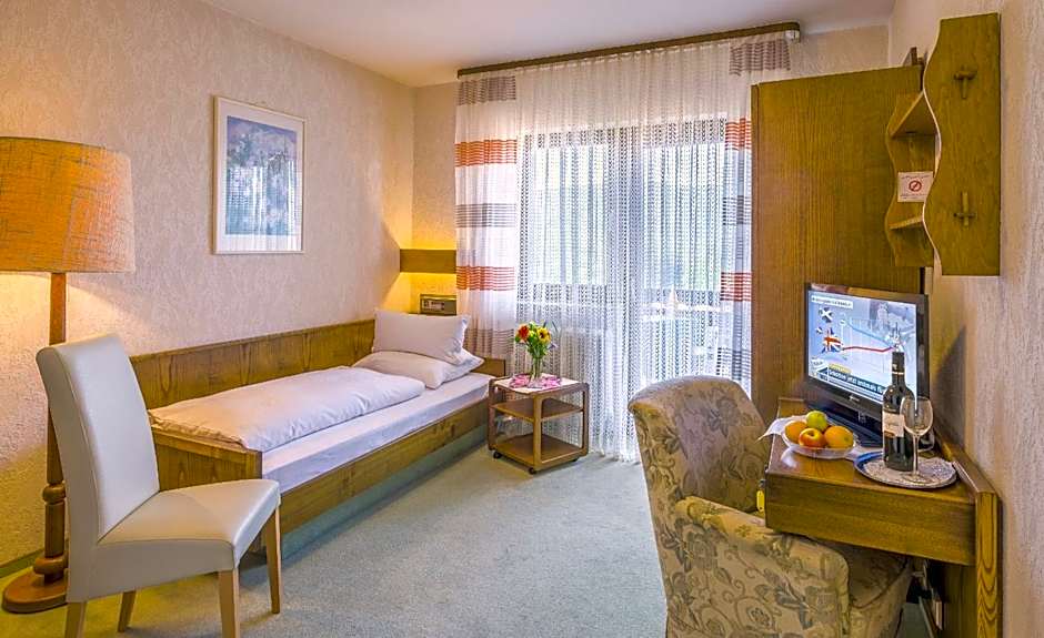 Photo 1 of 4 of Single Room