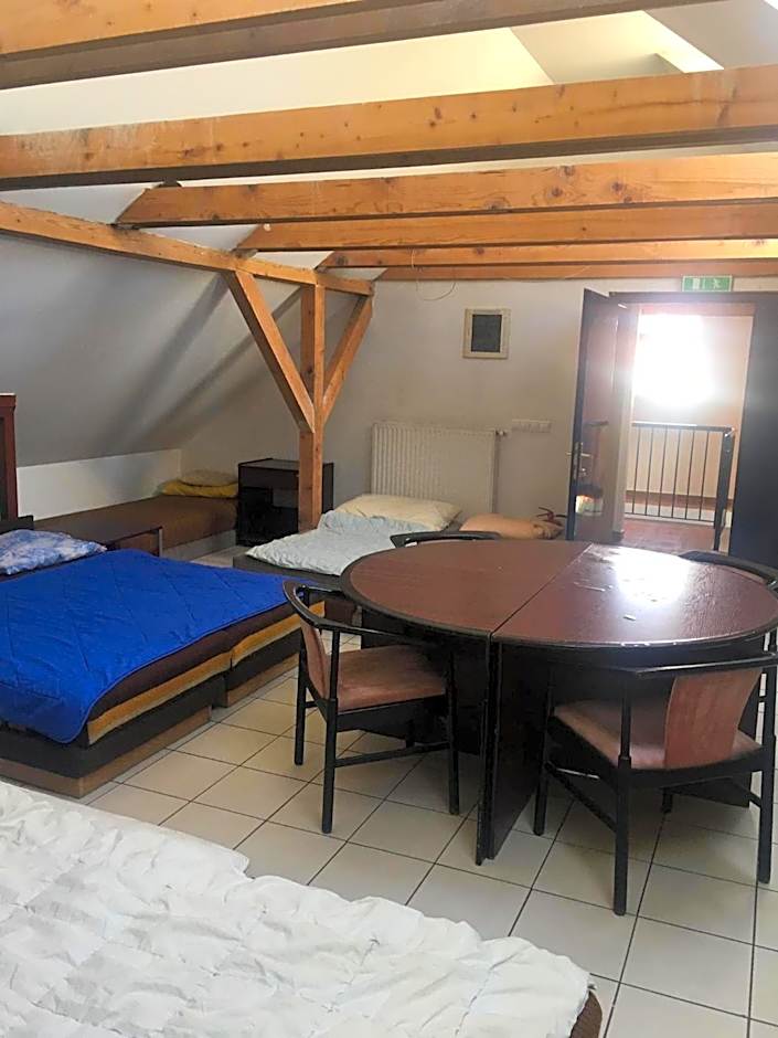 Foto 1 di 8 di Mixed Dormitory Room