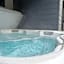 Snow & Swing Getaway - Three Bedrooms with Hot Tub (Stay Revy)